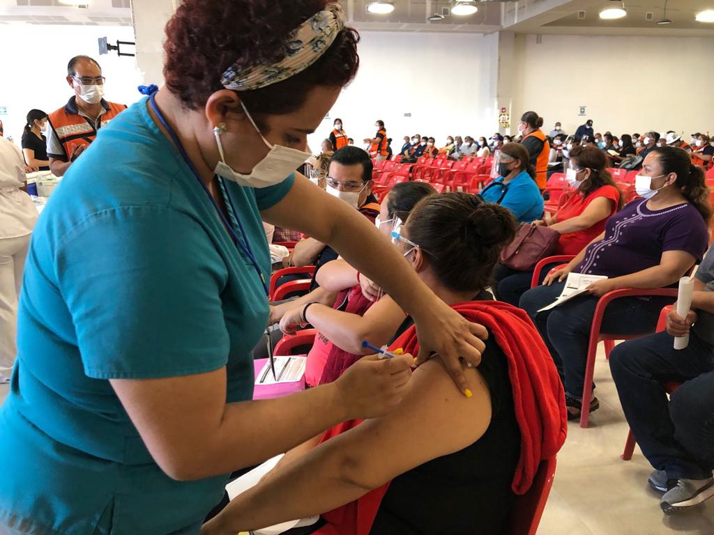 Continúa vacunación a bloque de 30 a 39 años en empresas
