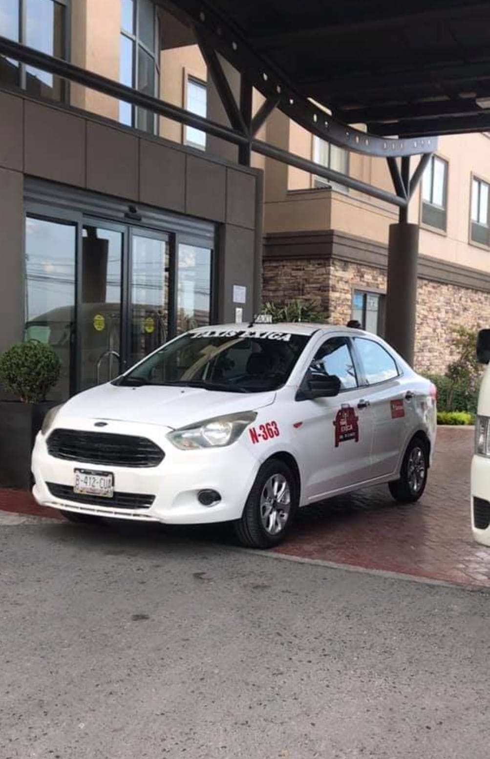 Dan plazo de 10 días para plaquear 120 taxis