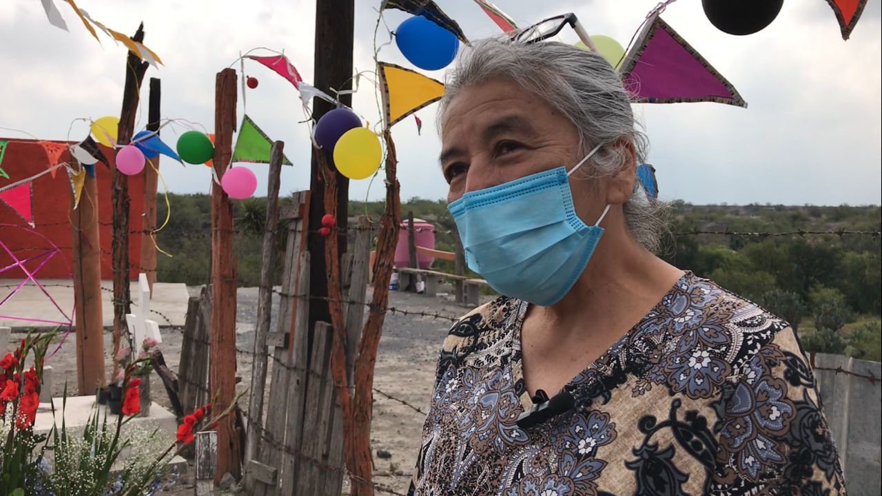 Visitan a sus familiares a 49 años del trenazo en puente Moreno
