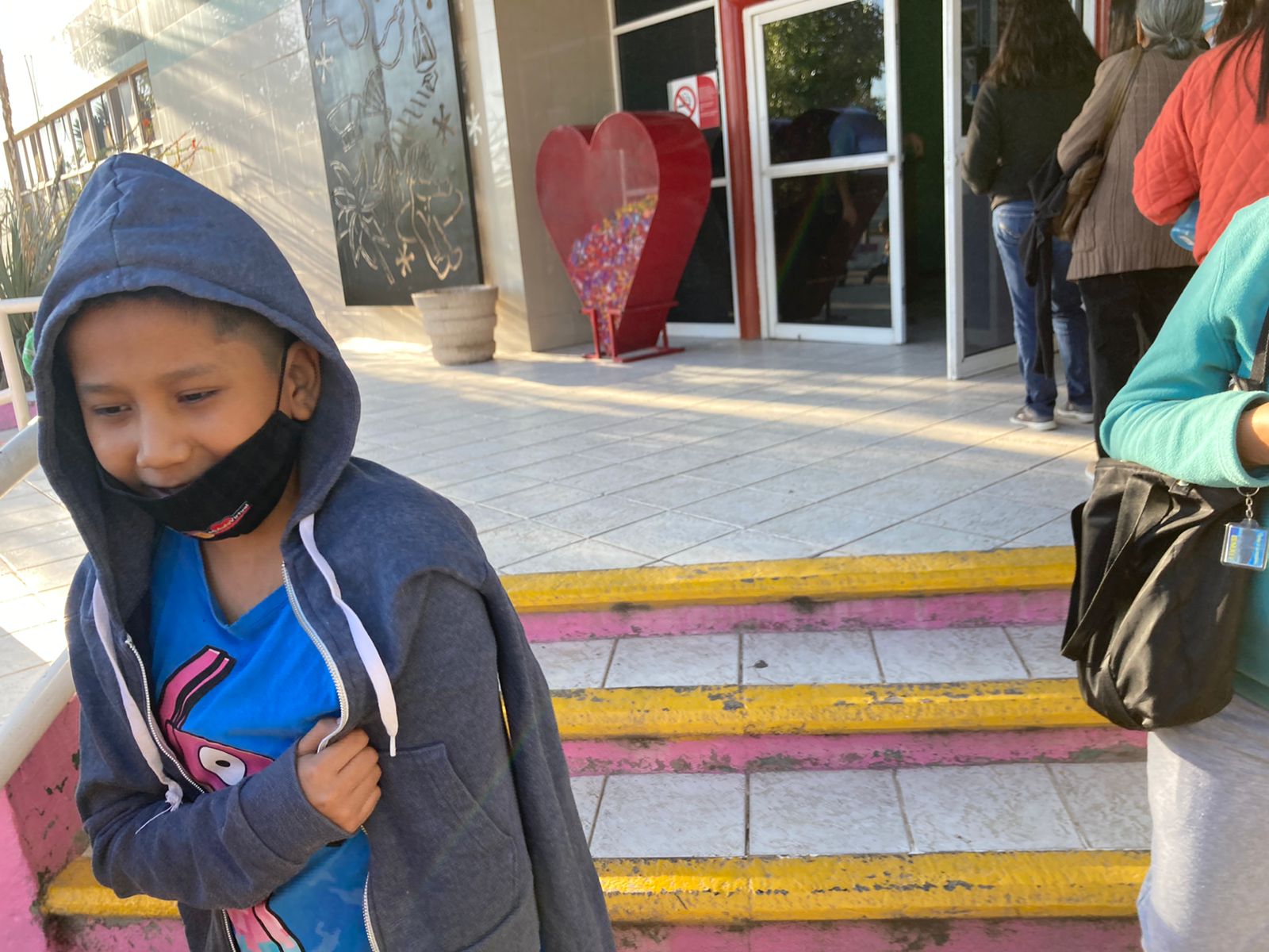 Nicolás Ismael, primer menor en recibir vacuna antiCovid en el Hospital del Niño