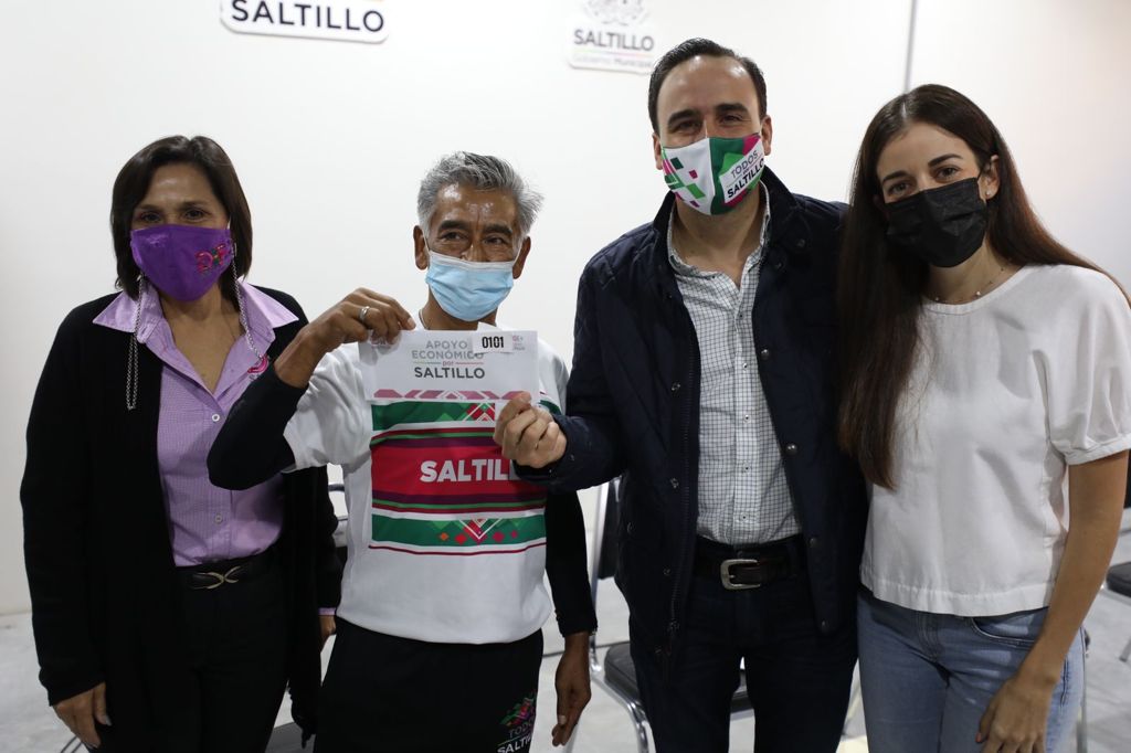 Apoya Manolo a miles de adultos mayores en Saltillo