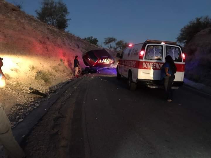 Vuelcan paisanos al entrar a Nueva Rosita; solo hay lesionados