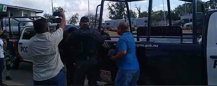 Se amotinan migrantes cubanos en oficinas del INM en Piedras Negras