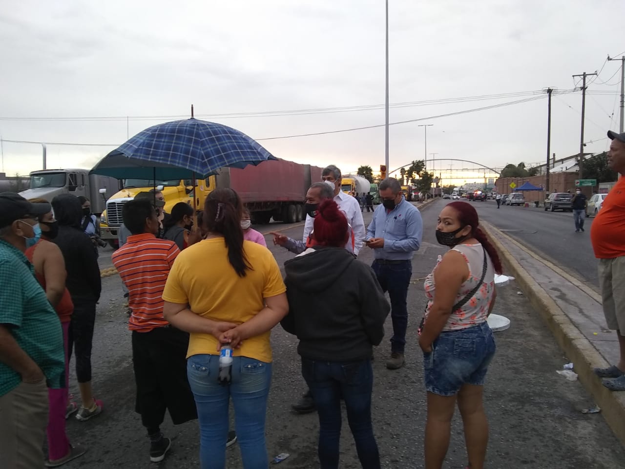 Protestan vecinos contra la CFE en Torreón