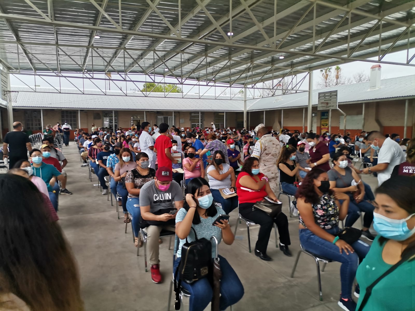 Maestros buscan amparo para conseguir vacuna de Pfizer