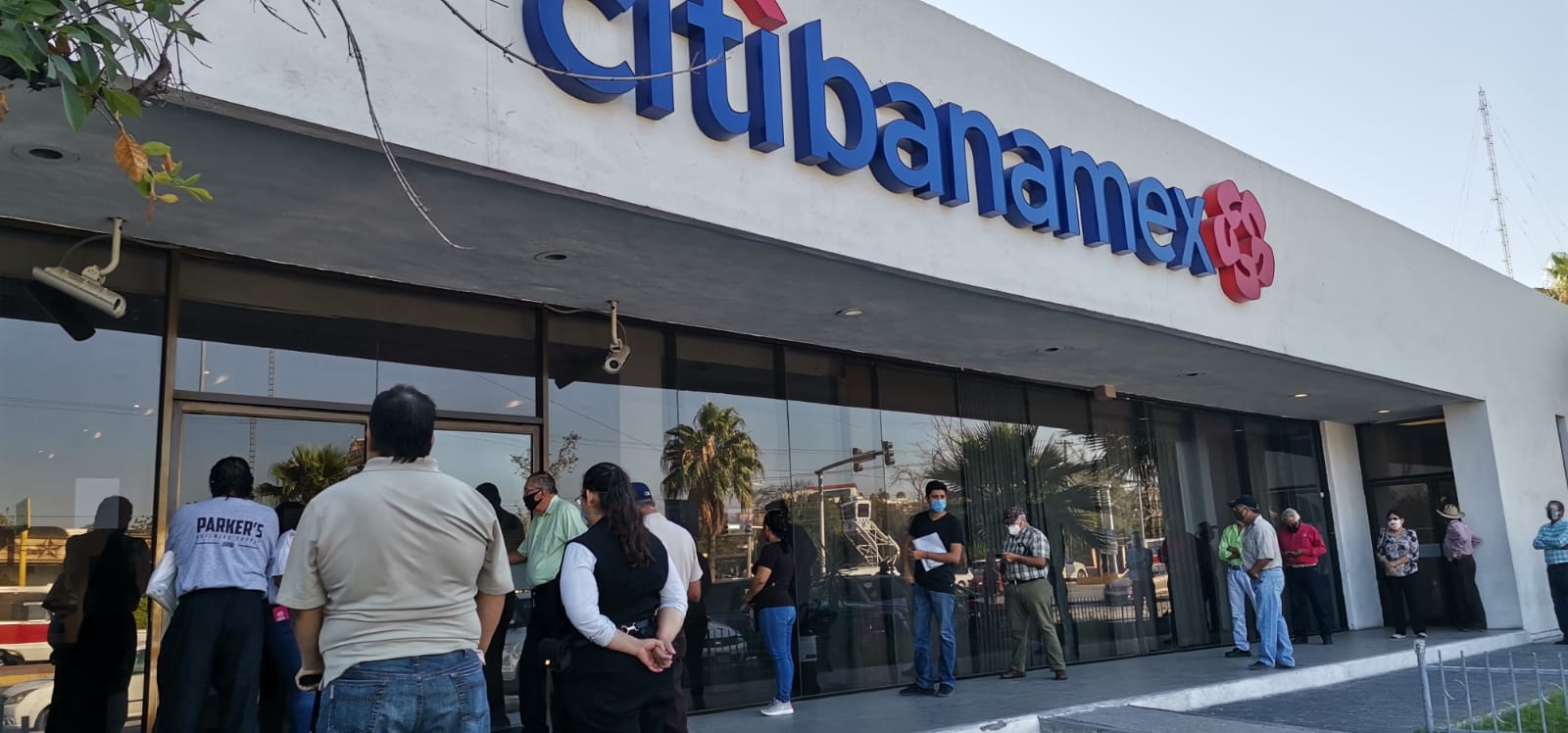 Deja Banamex sin pensión a adultos mayores en Monclova