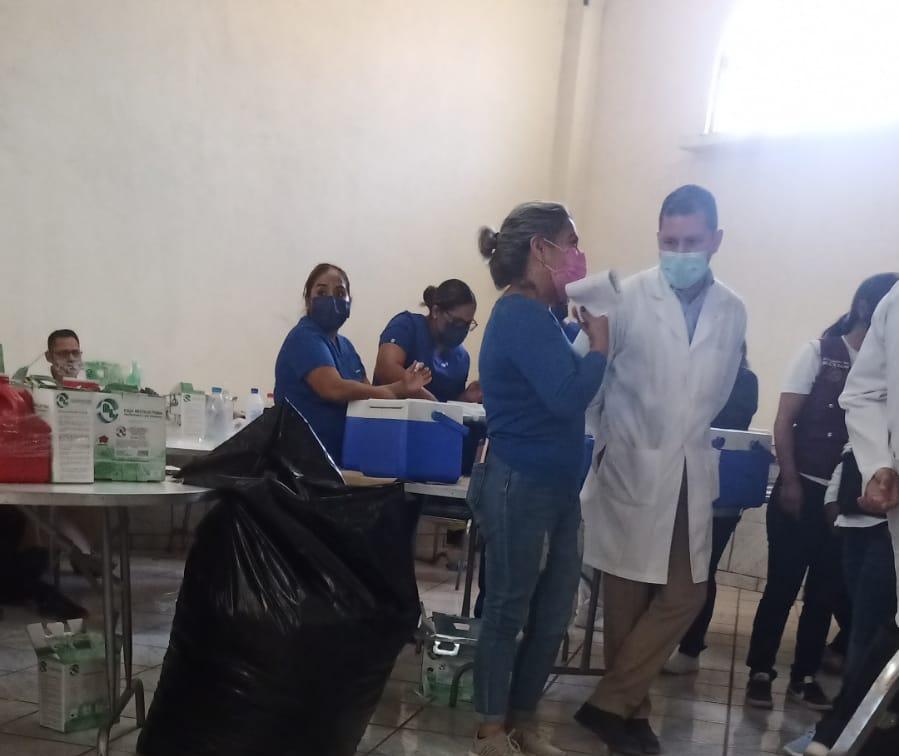 Impiden a maestros vacunarse con segunda dosis de Pfizer en Palaú