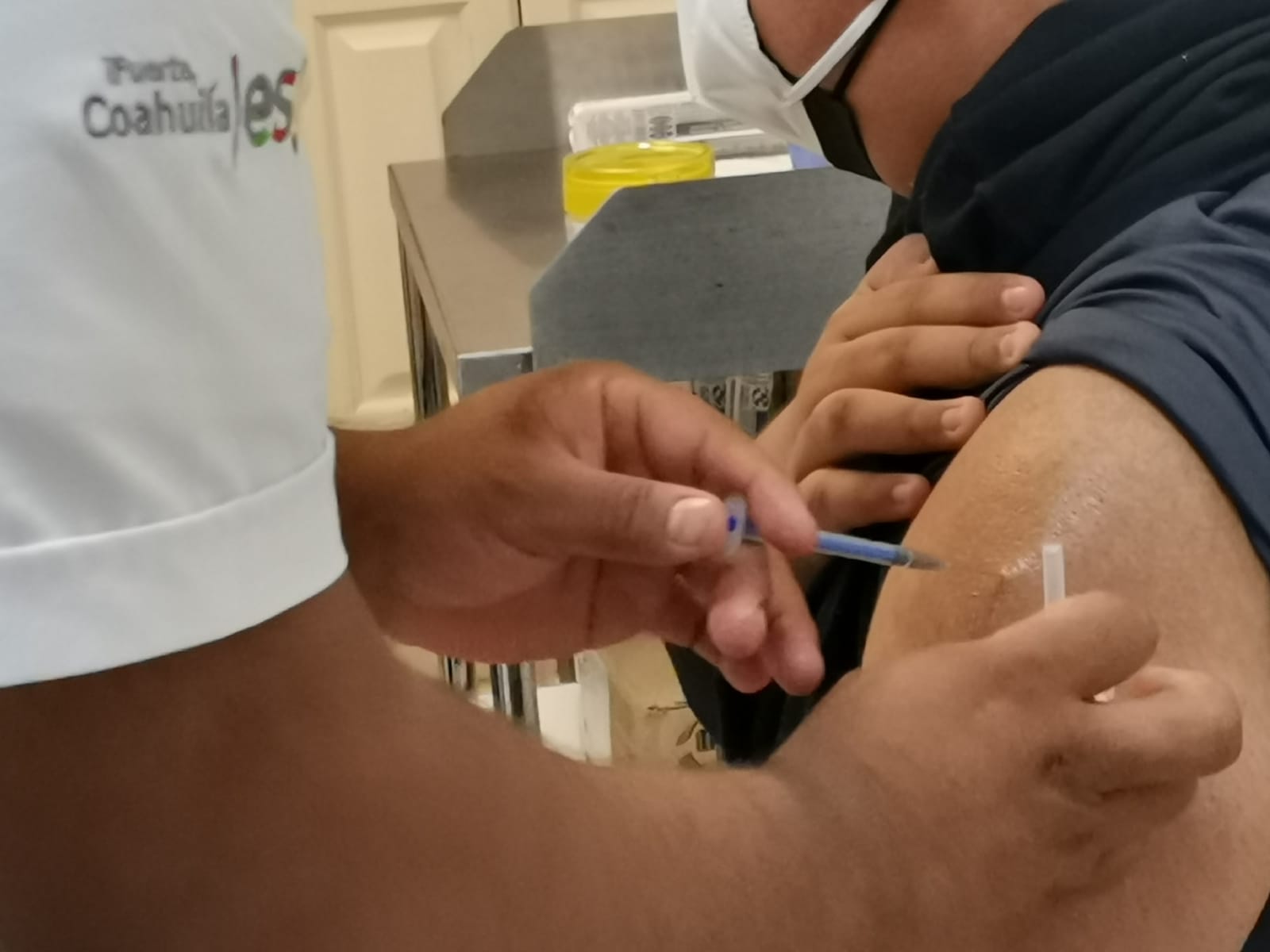 Vacunaron a dos menores amparados en Piedras Negras