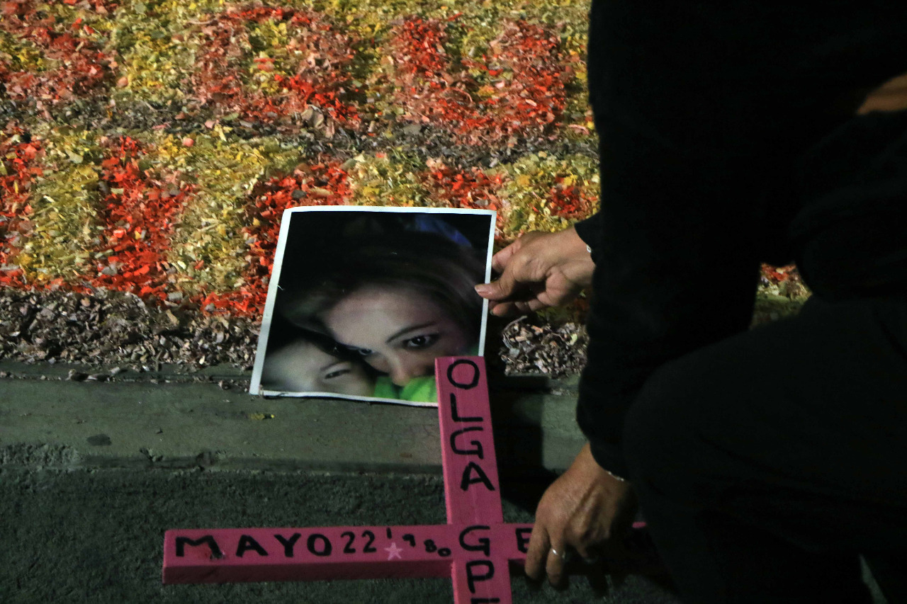 Marchan en silencio por las víctimas de feminicidio