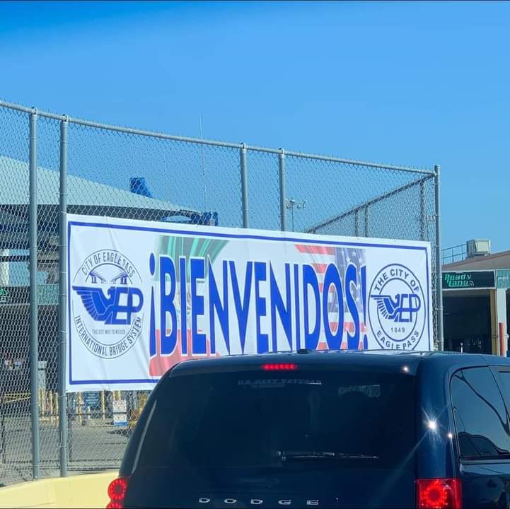 Maestra cruza a EU para vacunar a su hija menor