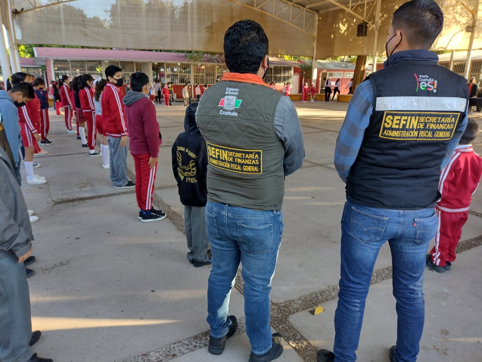 Evalúan regreso de honores a la bandera y educación física en escuelas de La Laguna