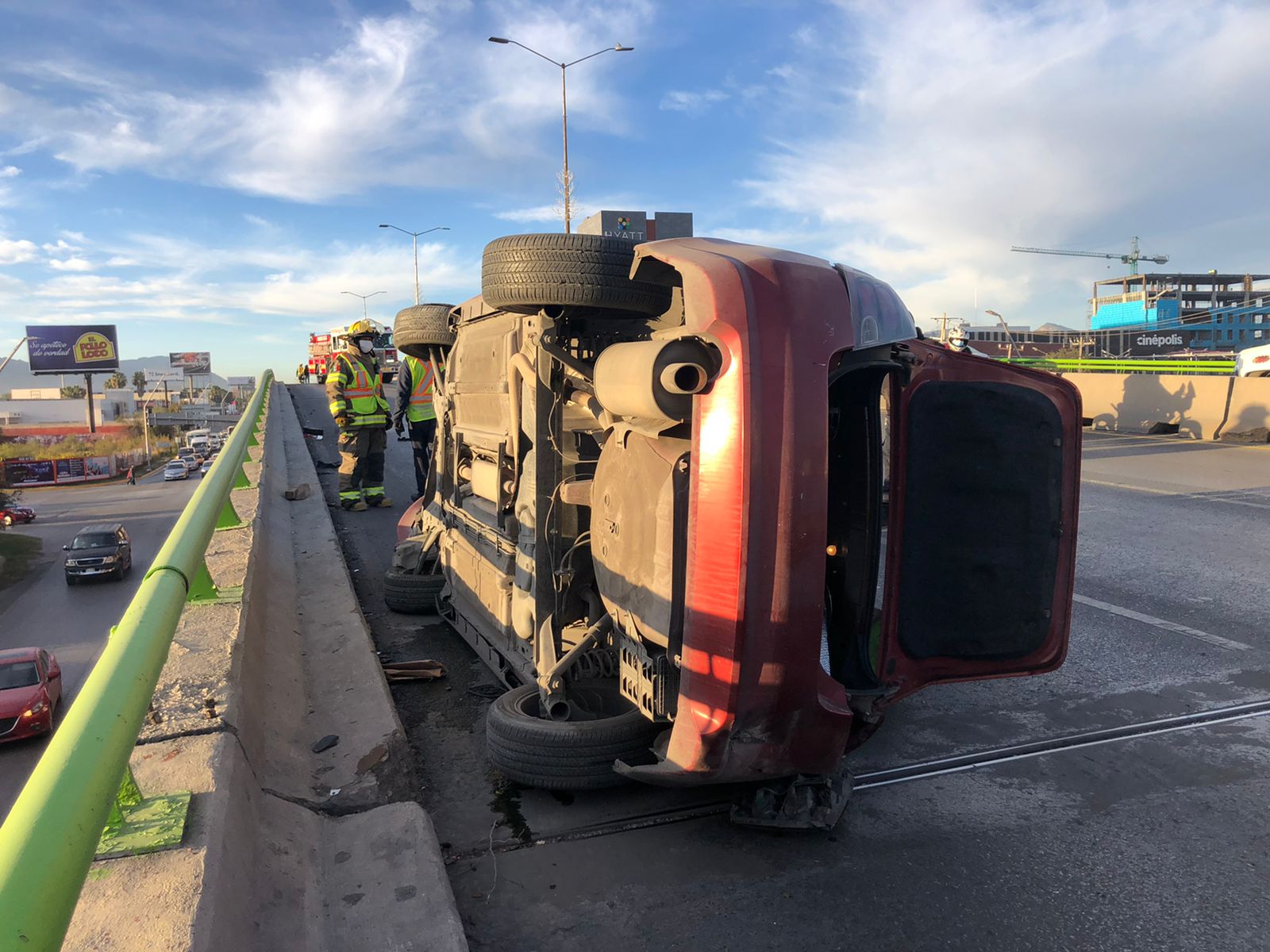 Doble accidente en V Carranza provoca caos vehicular