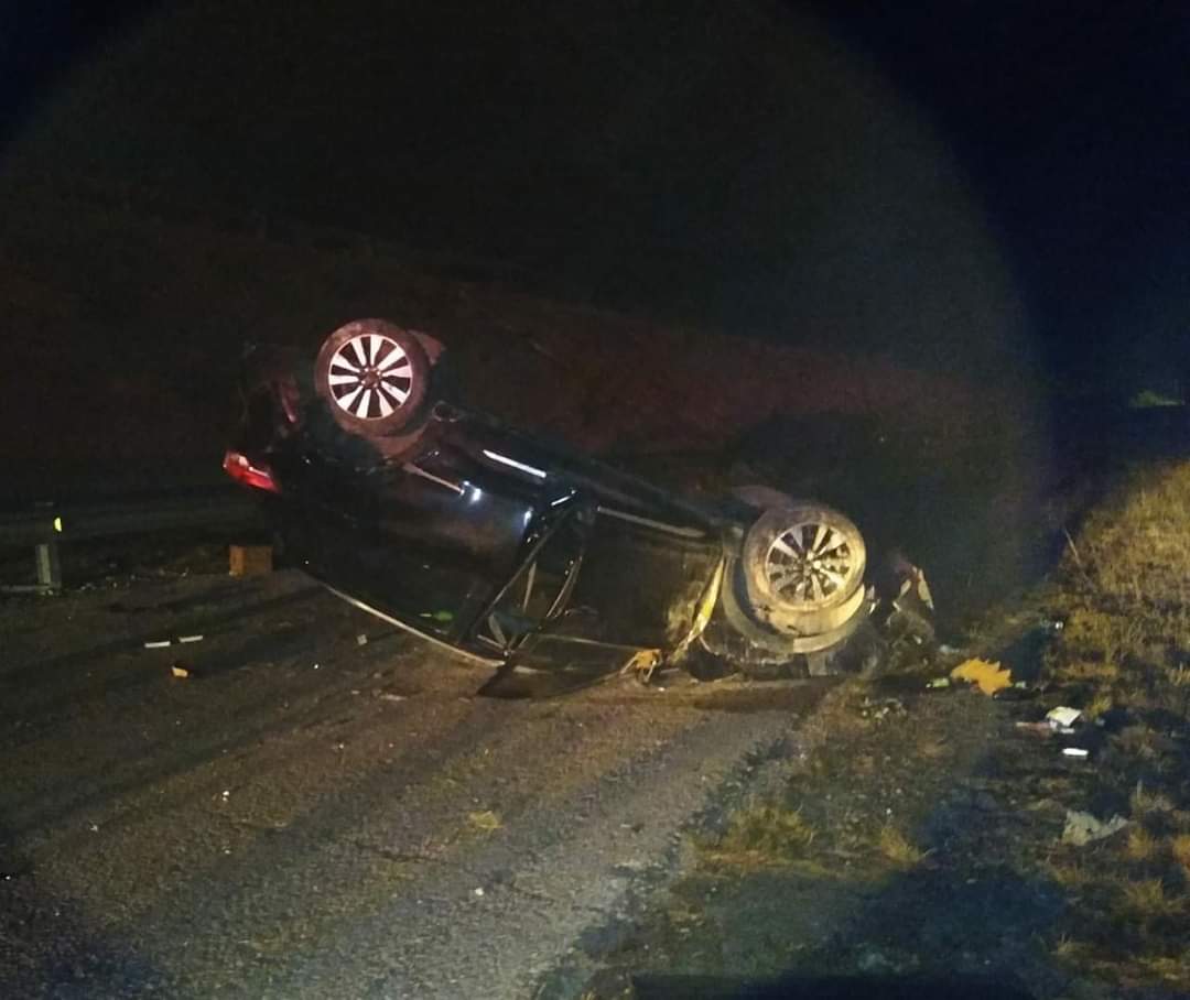 Joven conductora cae del puente Morelos – Nava y se salva de milagro