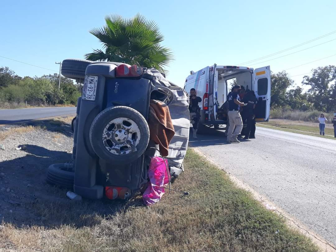 Dos mujeres  lesionadas al volcar en la carretera Morelos-Zaragoza