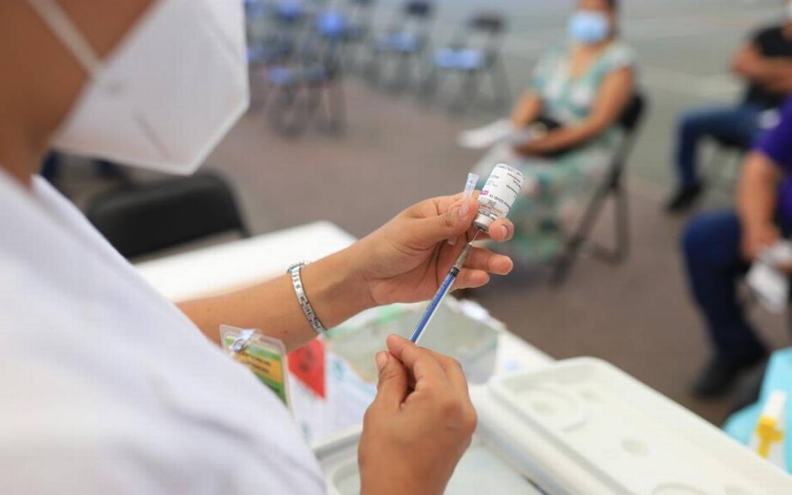 Insisten en revacunar a profes