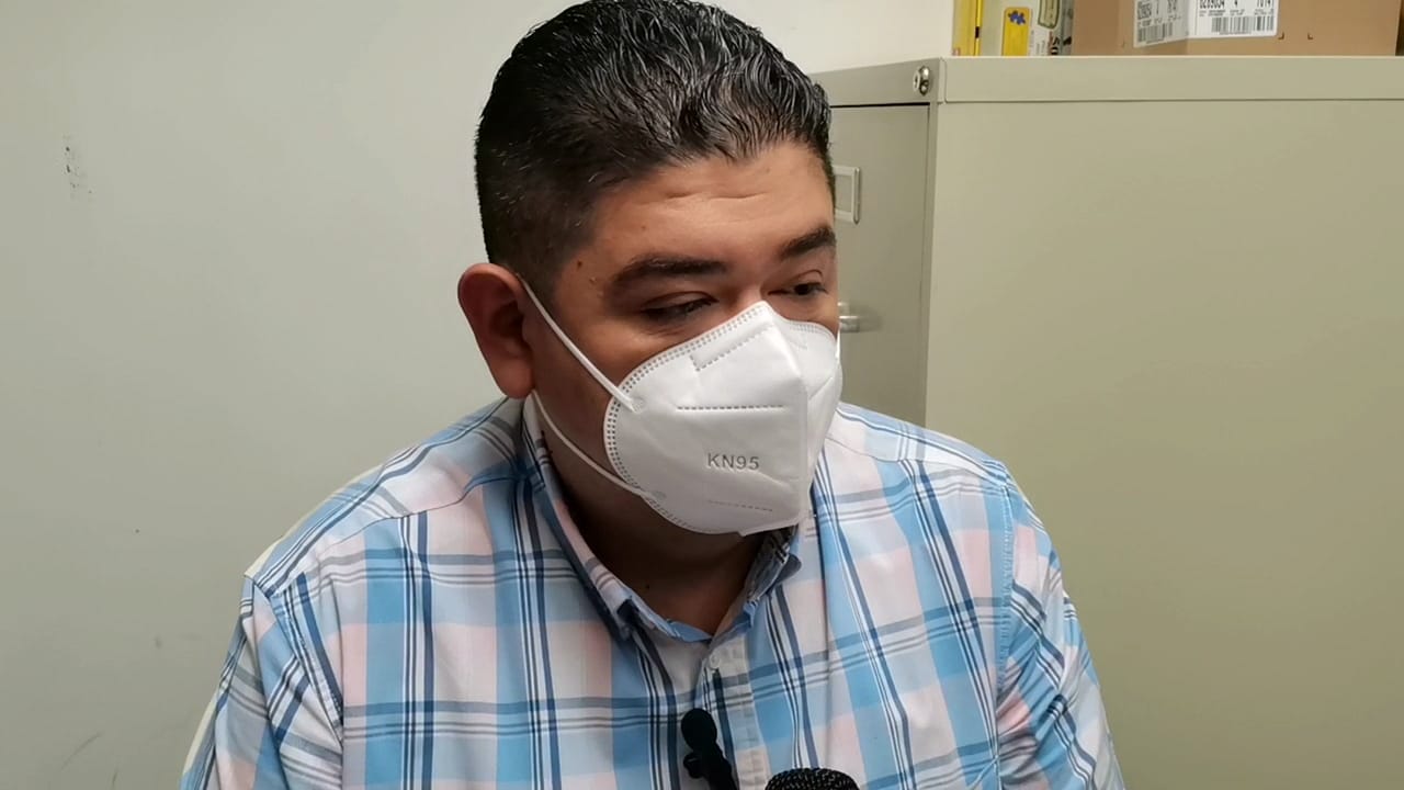 Médicos y enfermeras dejan áreas covid para migrar al INSABI