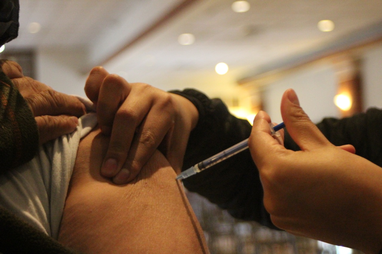 Vacunan a maestros de la Región Centro contra influenza