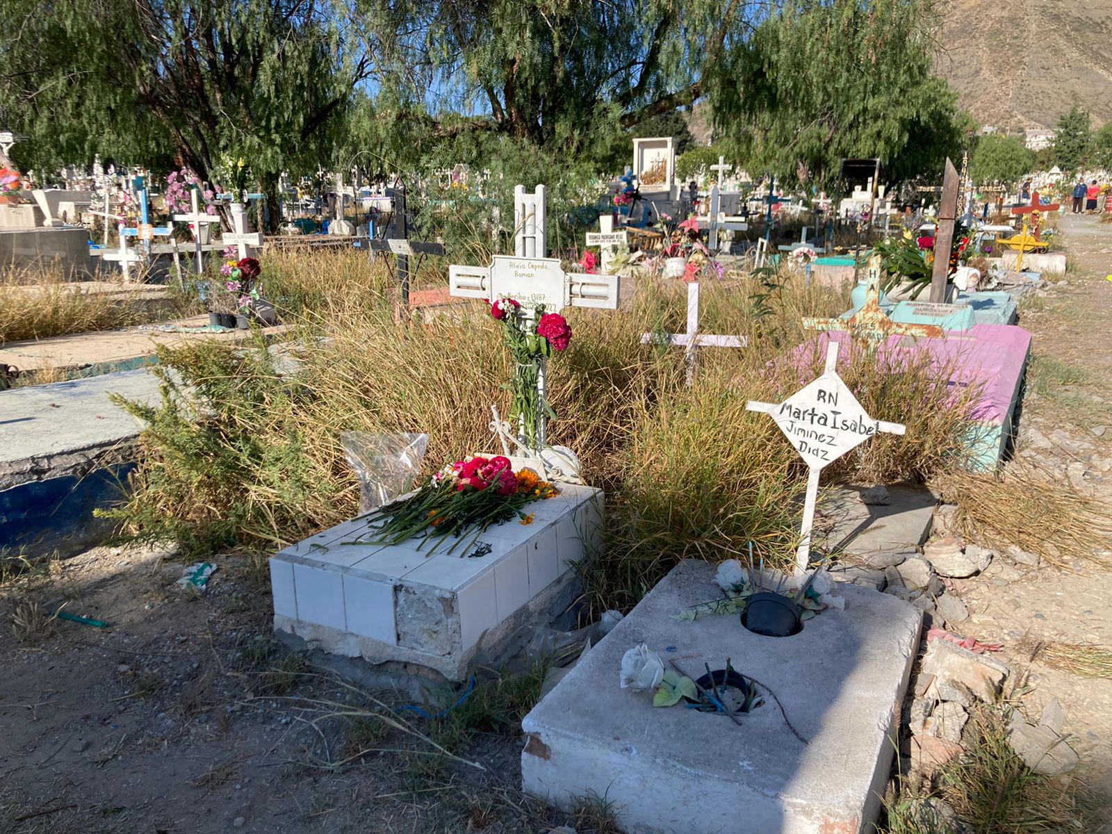 Permanecen sepulcros de niños en abandono