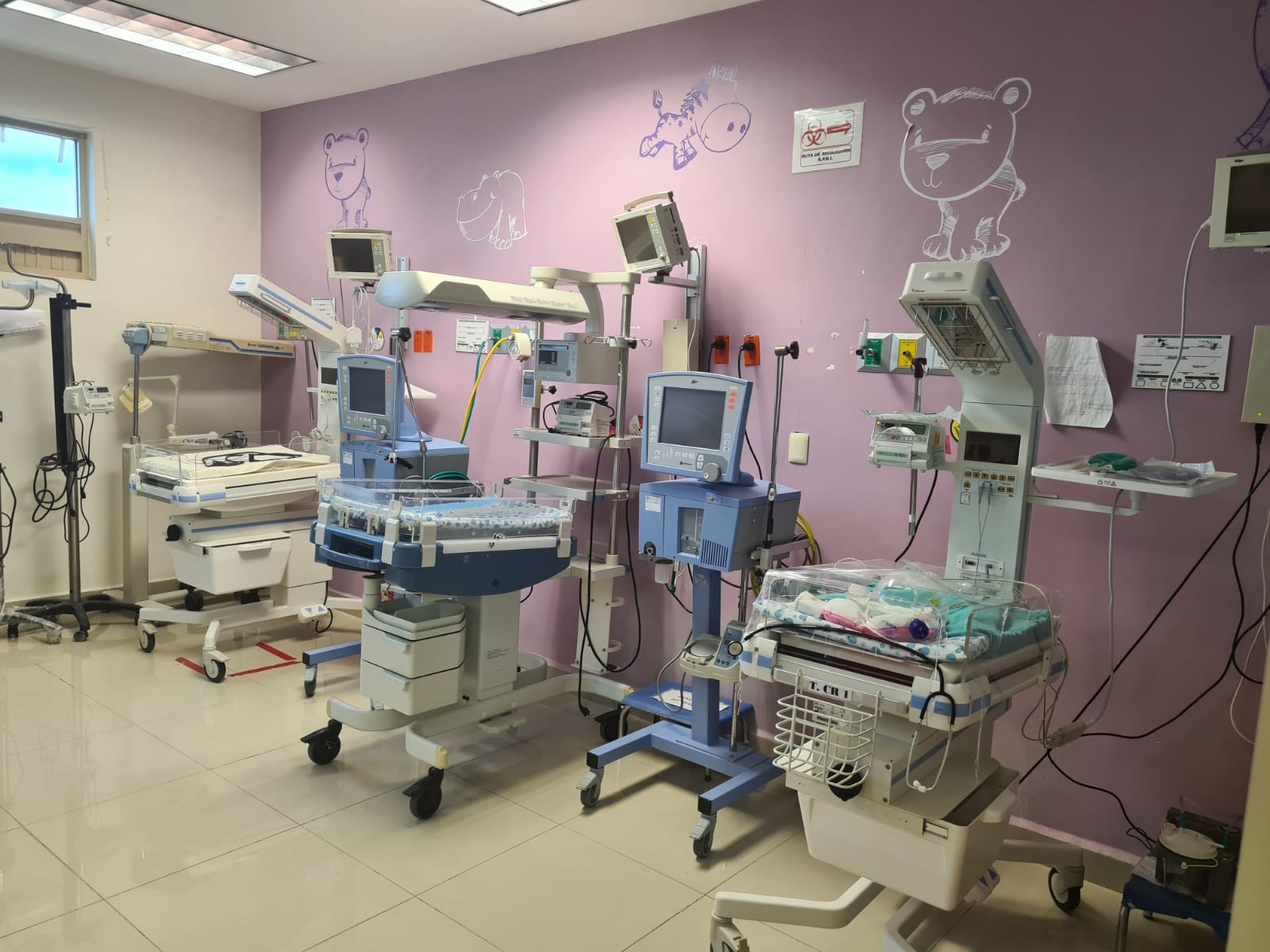 Con tratamiento adecuado bebés prematuros salen adelante