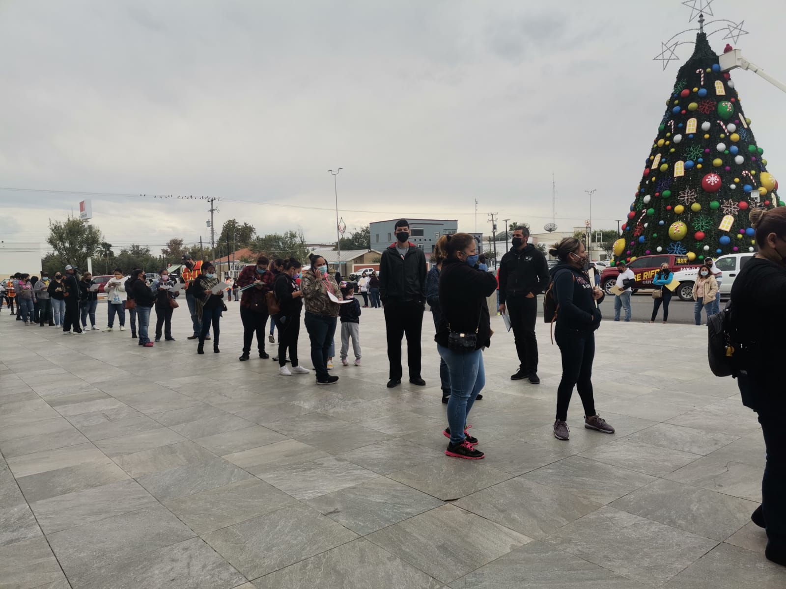 Aprueban vacunación para menores de 12 a 17 años sin visa