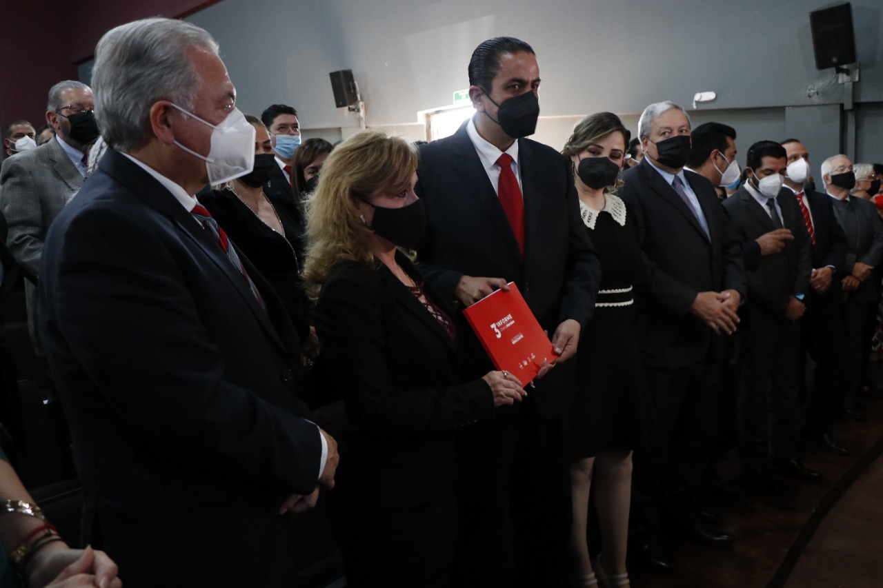 Presenta Chema Morales su tercer informe