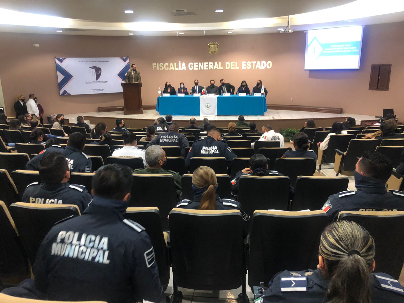 Capacita FGE a policías de Saltillo en justicia cívica