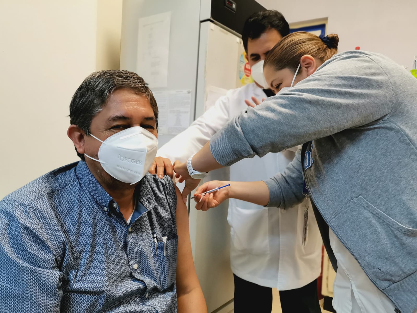 Acuden 120 médicos por tercer dosis anticovid al Hospital Chavarría en Piedras Negras