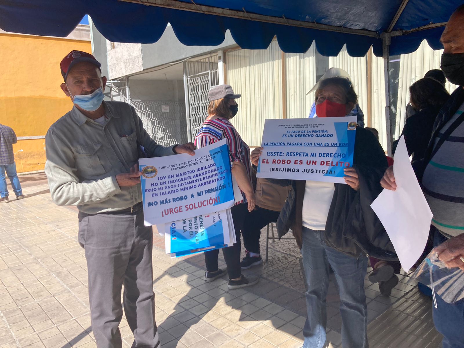 Le falla el ISSSTE a los profes jubilados