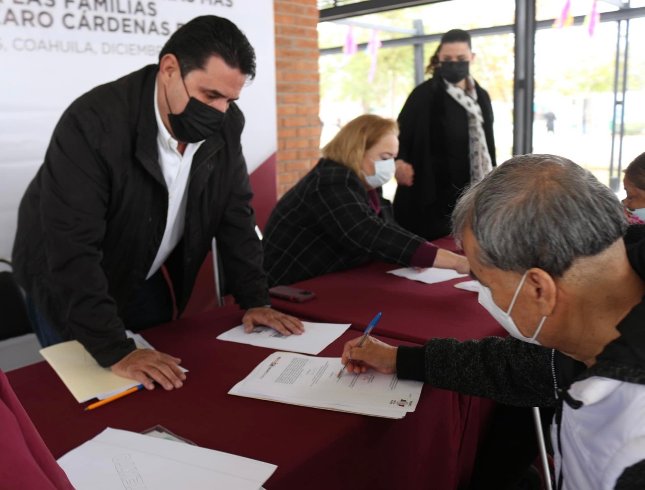 Firman 58 escrituras de un total de 143 en Piedras Negras