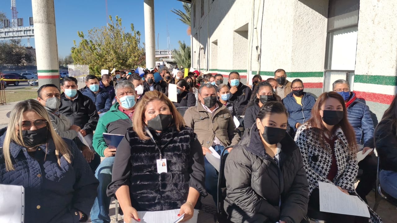 Vacunan a 500 maestros en vacunación binacional