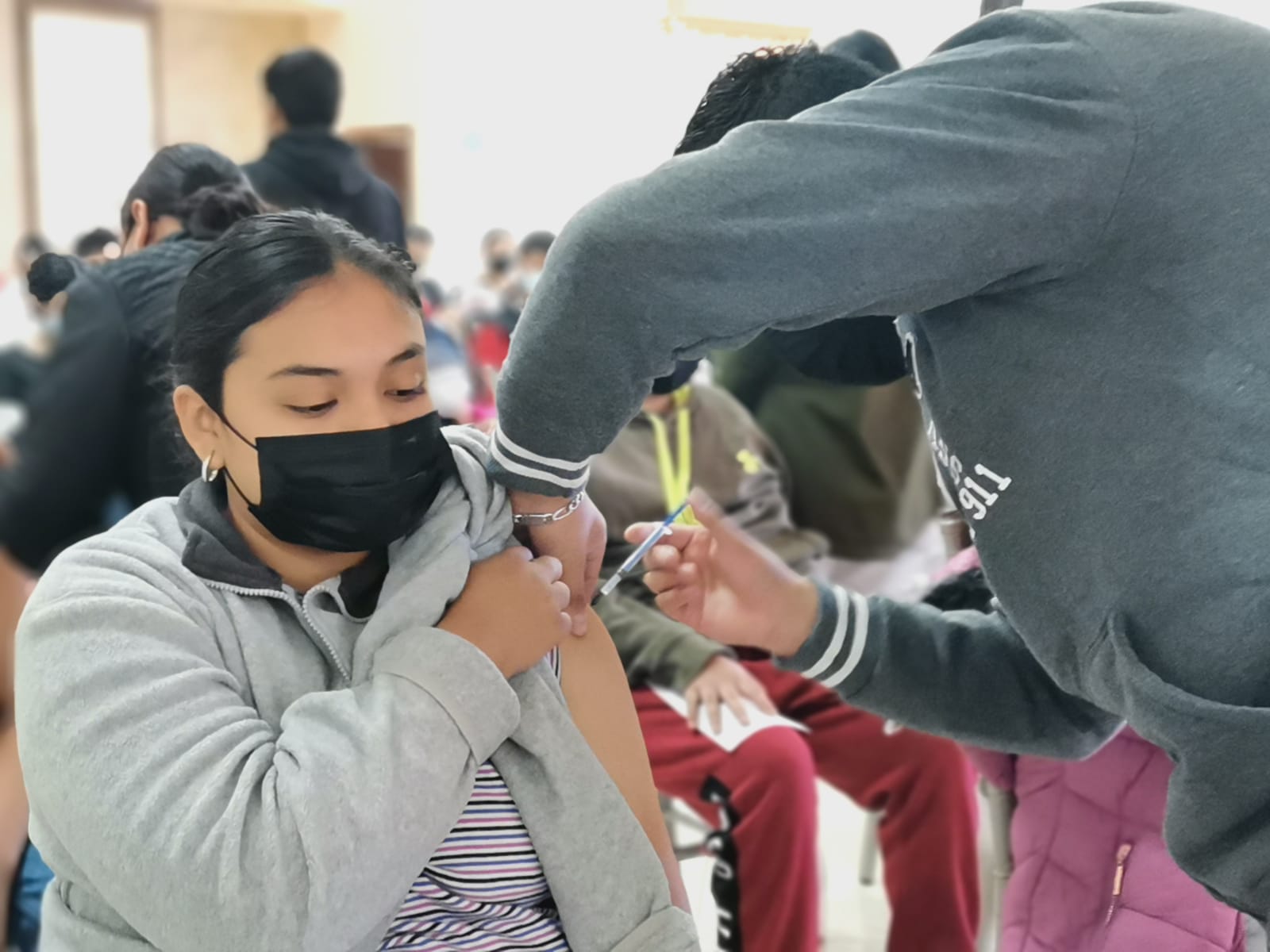 Aplicaron refuerzo anti Covid a menores de 15 a 17 años