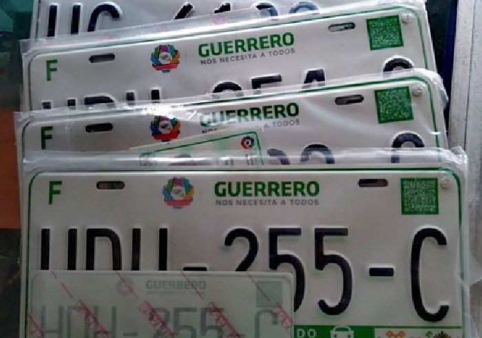 Van 7 denuncias contra presunto vendedor de placas apócrifas