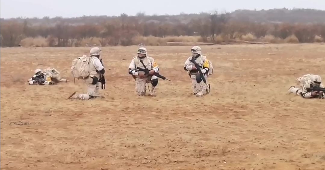 Dan exhibición de adiestramiento a elementos castrenses en Múzquiz