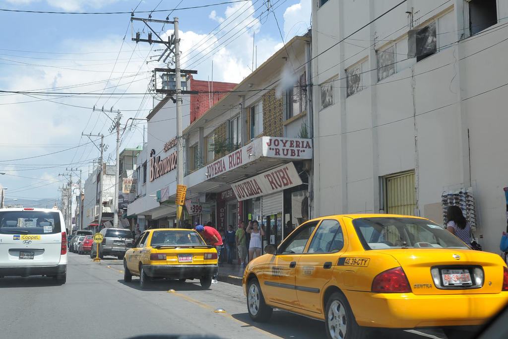 Refuerzan medidas sanitarias en autos de alquiler