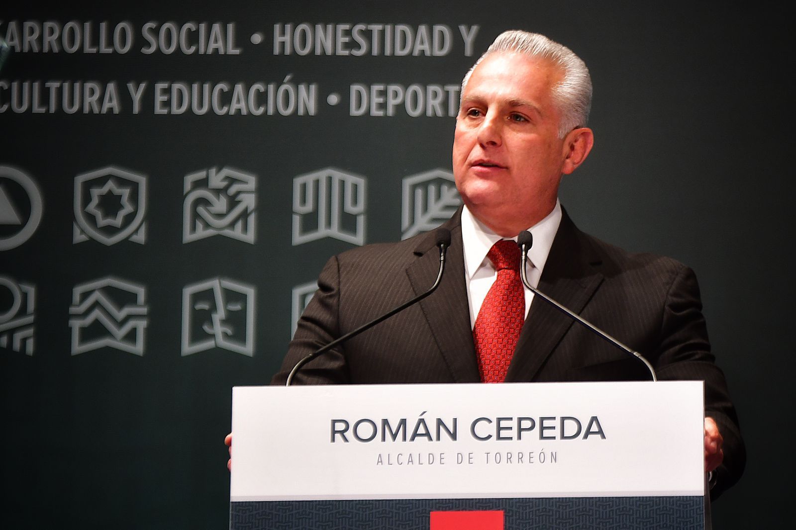 Rinde protesta Román Cepeda como alcalde de Torreón