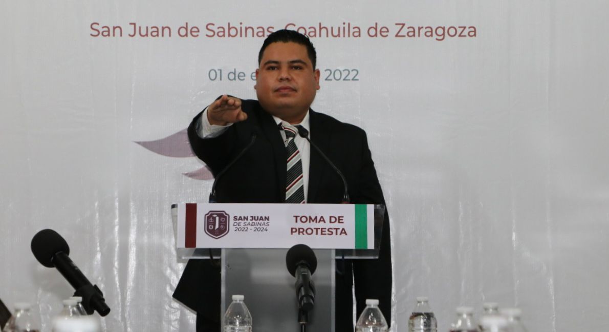 Toma protesta Mario López en San Juan de Sabinas; trabajará junto a MARS y AMLO