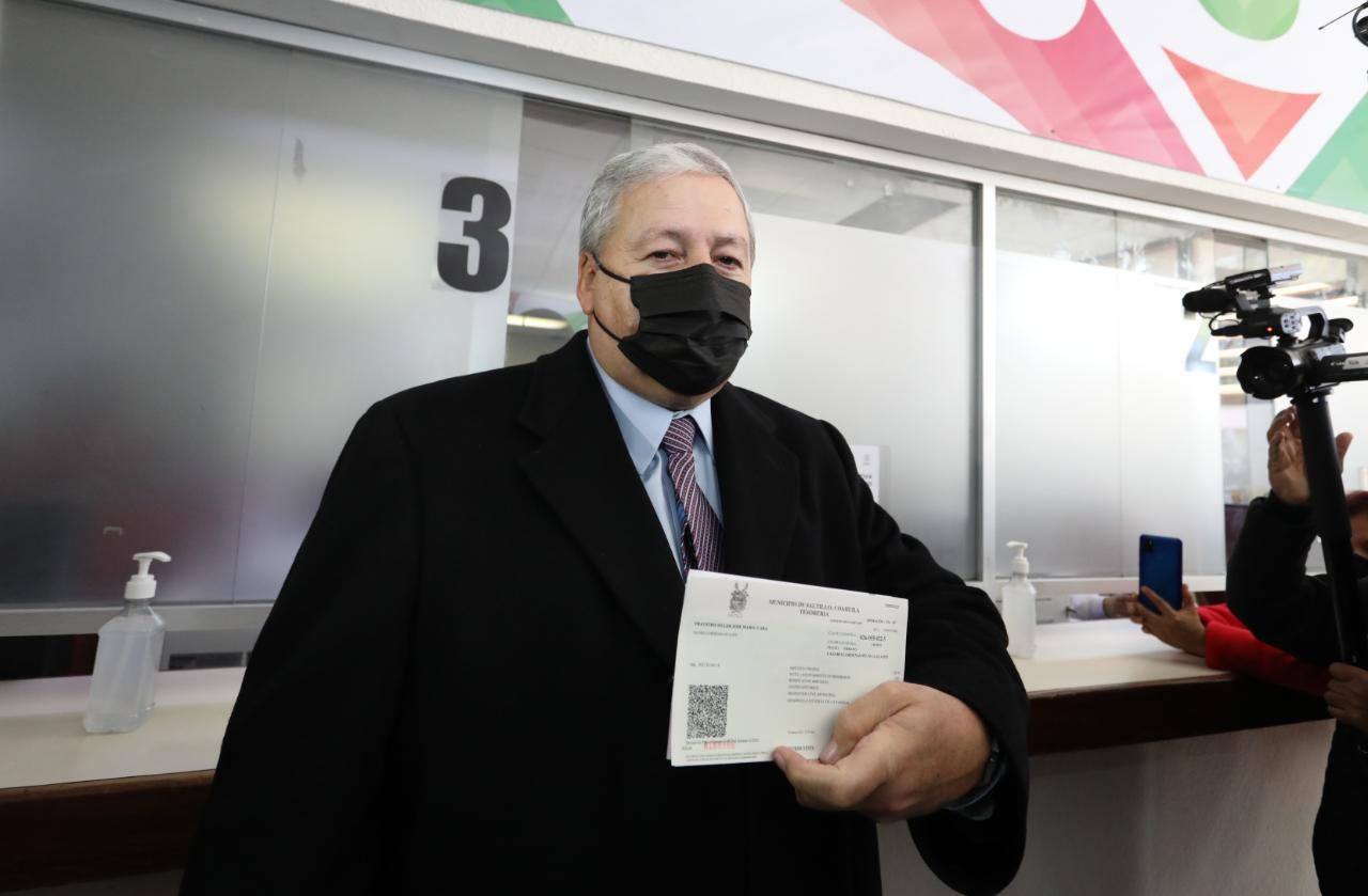 Paga Chema Fraustro su predial