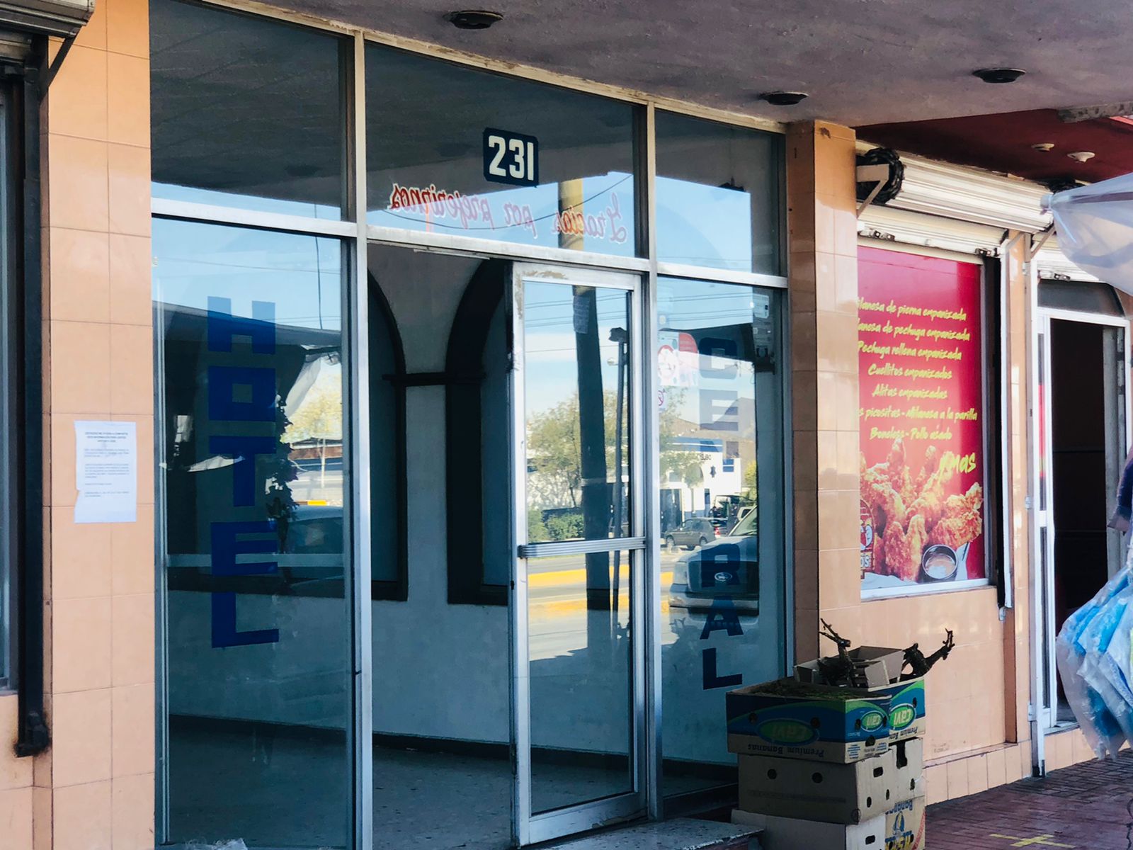 Muerto en hotel de paso