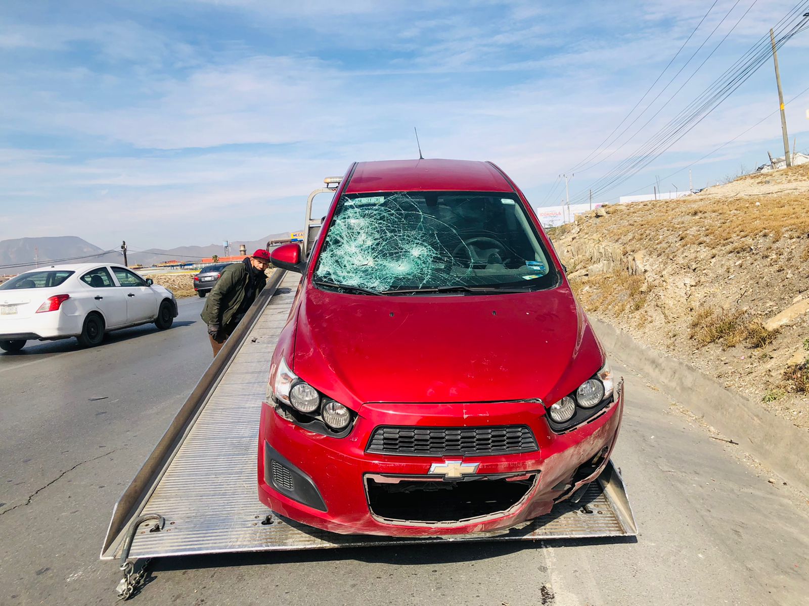 Pierde el control y vuelca