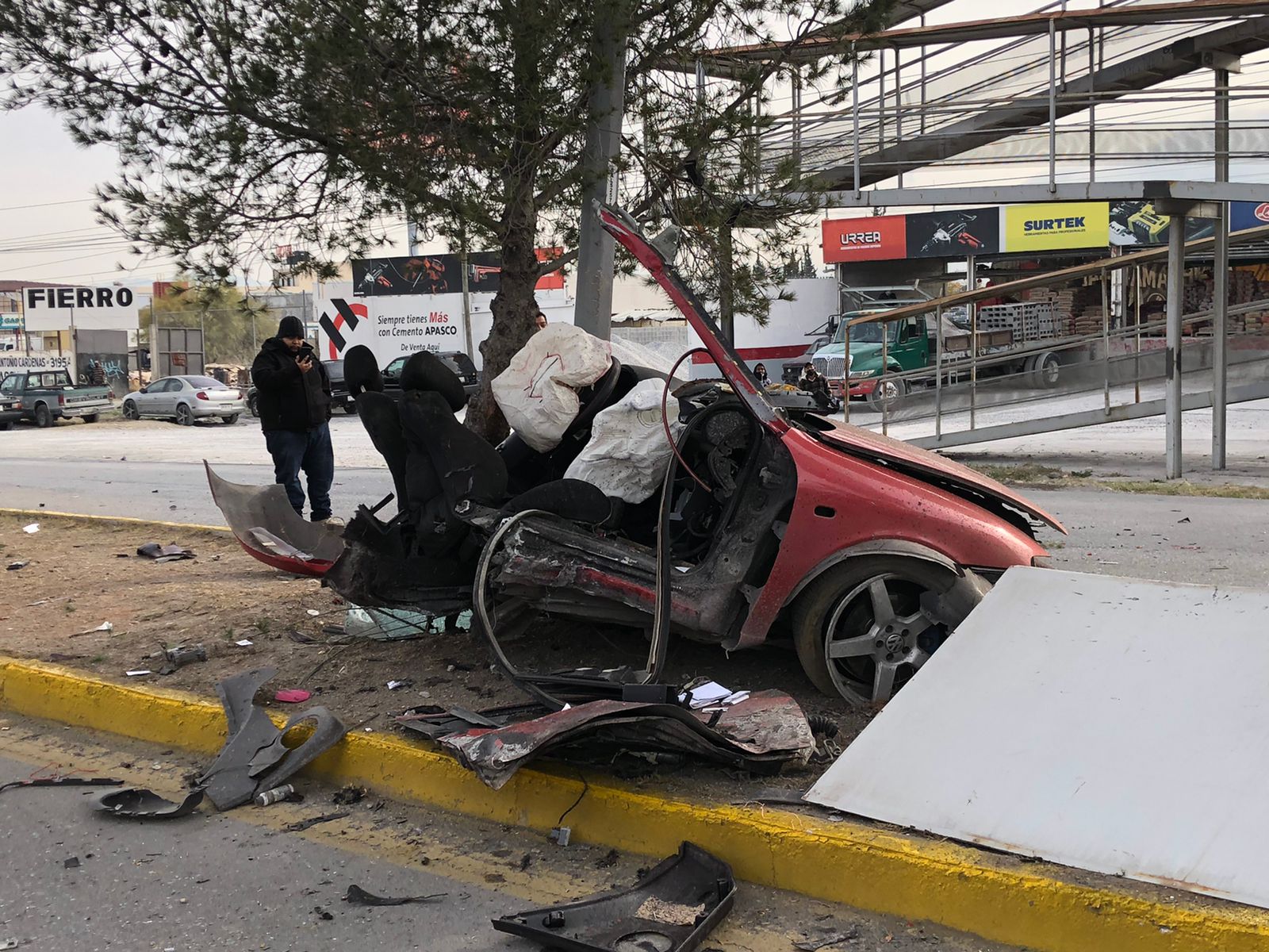 Choca y se parte en dos