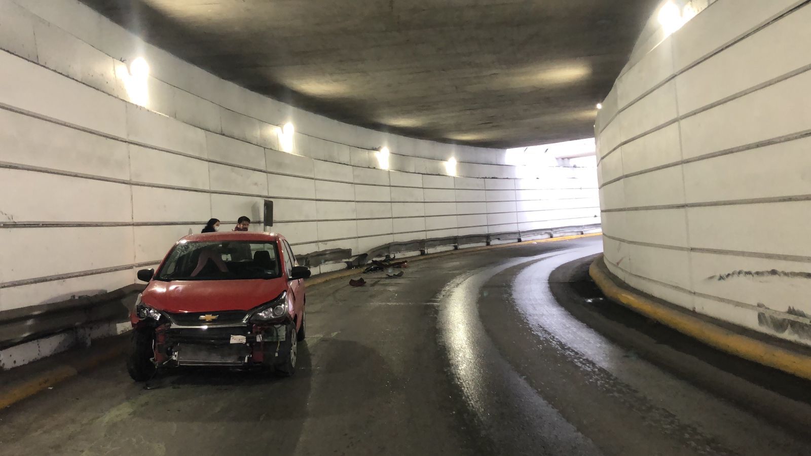 Pierde el control por exceso de velocidad