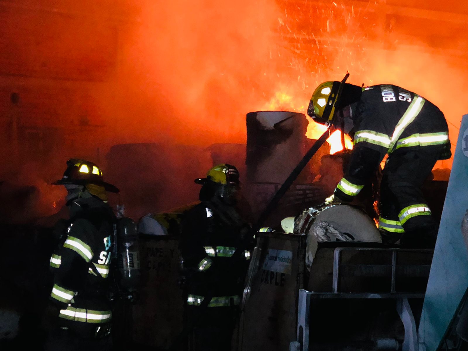 Se incendia recicladora
