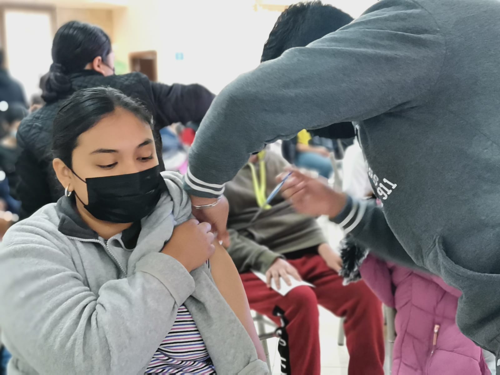 Adelantan proceso de vacunación