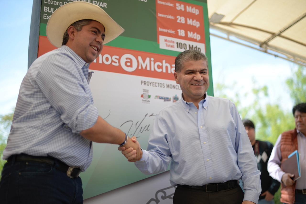 Se mueven las piezas del ajedrez