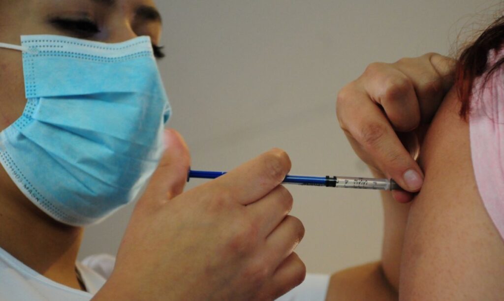 Exhortan a gobierno federal a instalar módulos permanentes de vacunación vs Covid