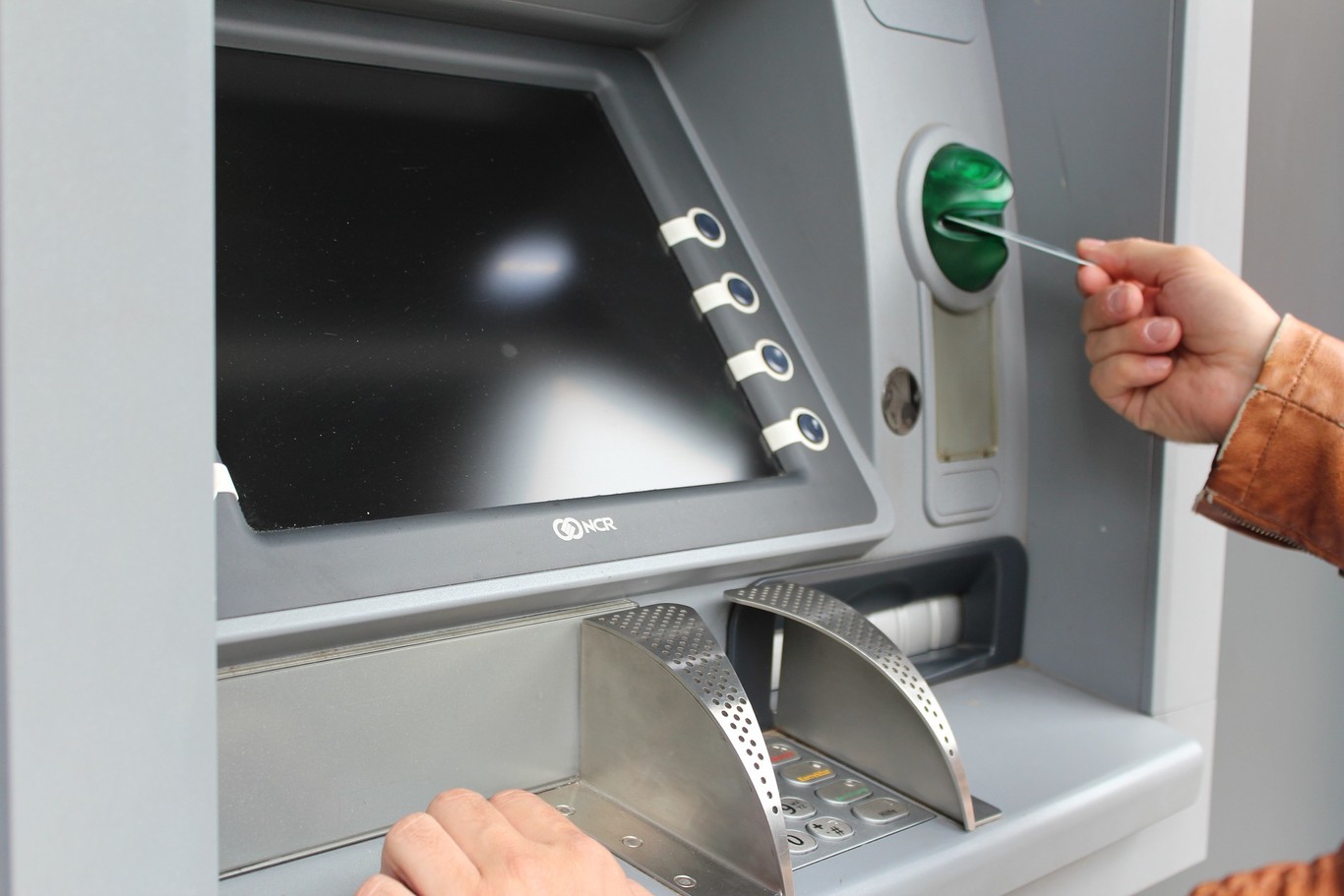 Alertan por robo de tarjetas en cajeros automáticos