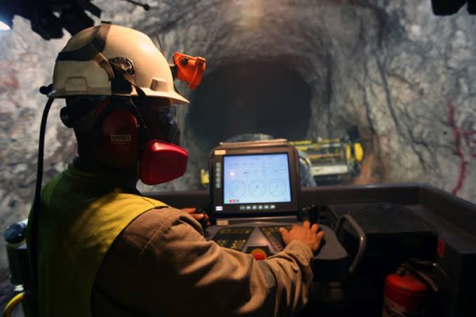 Buscan productores apoyo para reactivar la extracción de fluorita