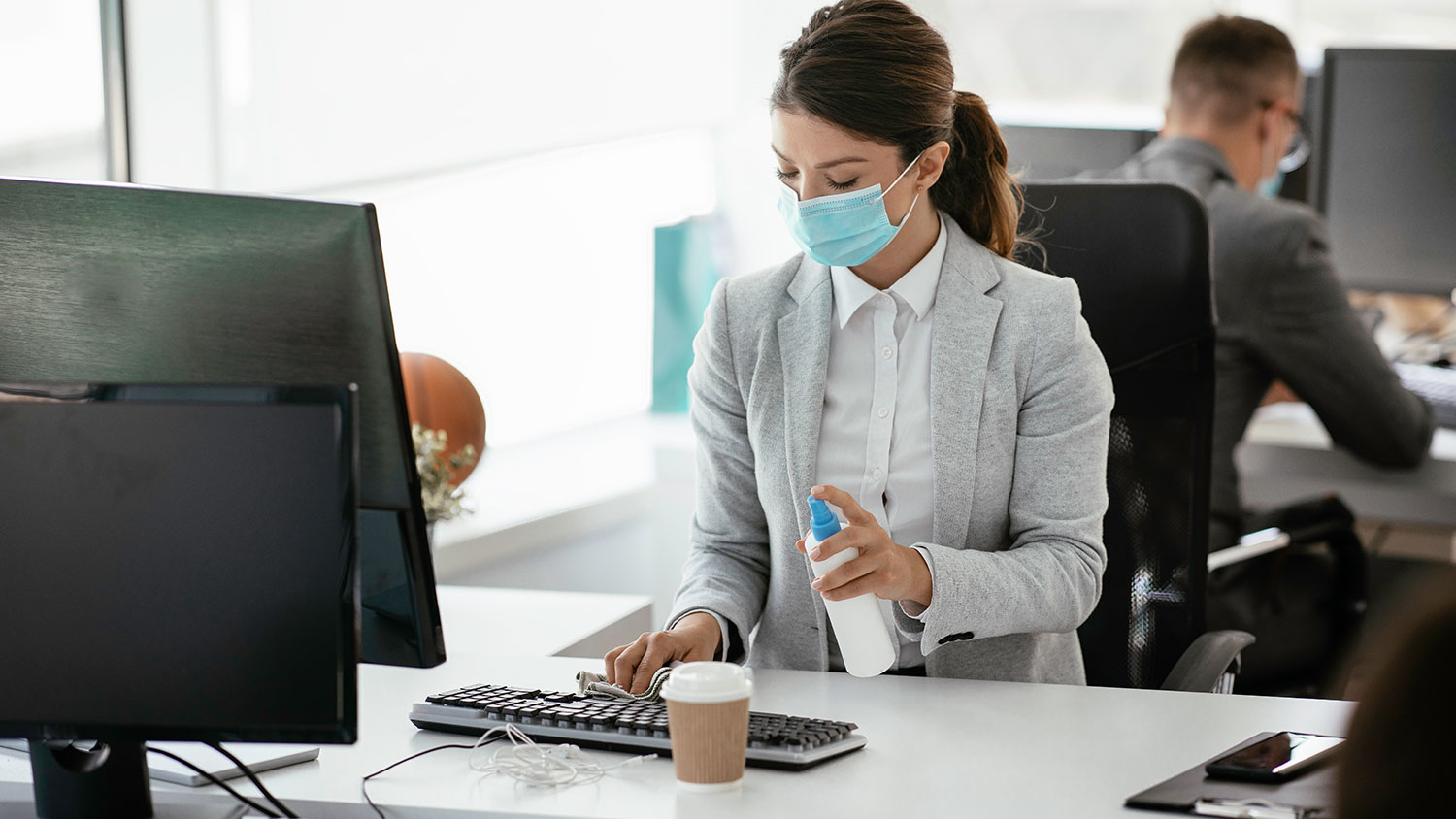 Disminuye ausentismo por casos de Covid-19 en las empresas