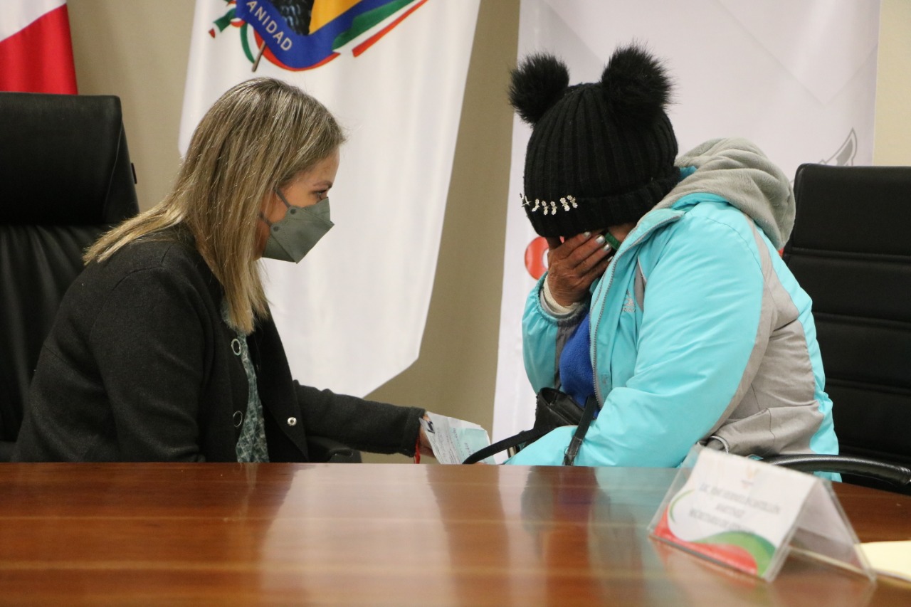 Atiende Norma Treviño a ciudadanos con problemas de salud en programa Martes contigo