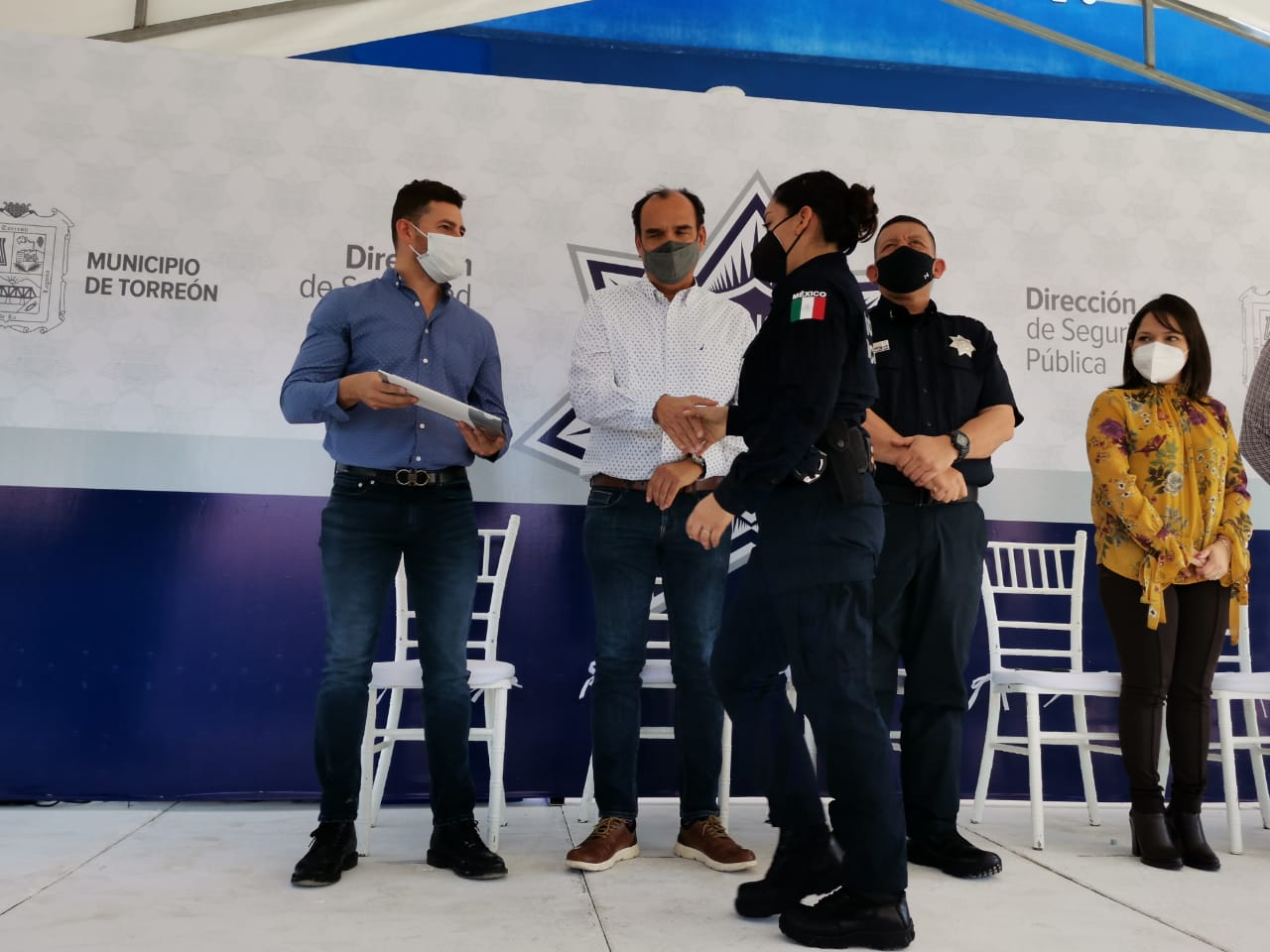 Reconocen a policías de Torreón por su labor social